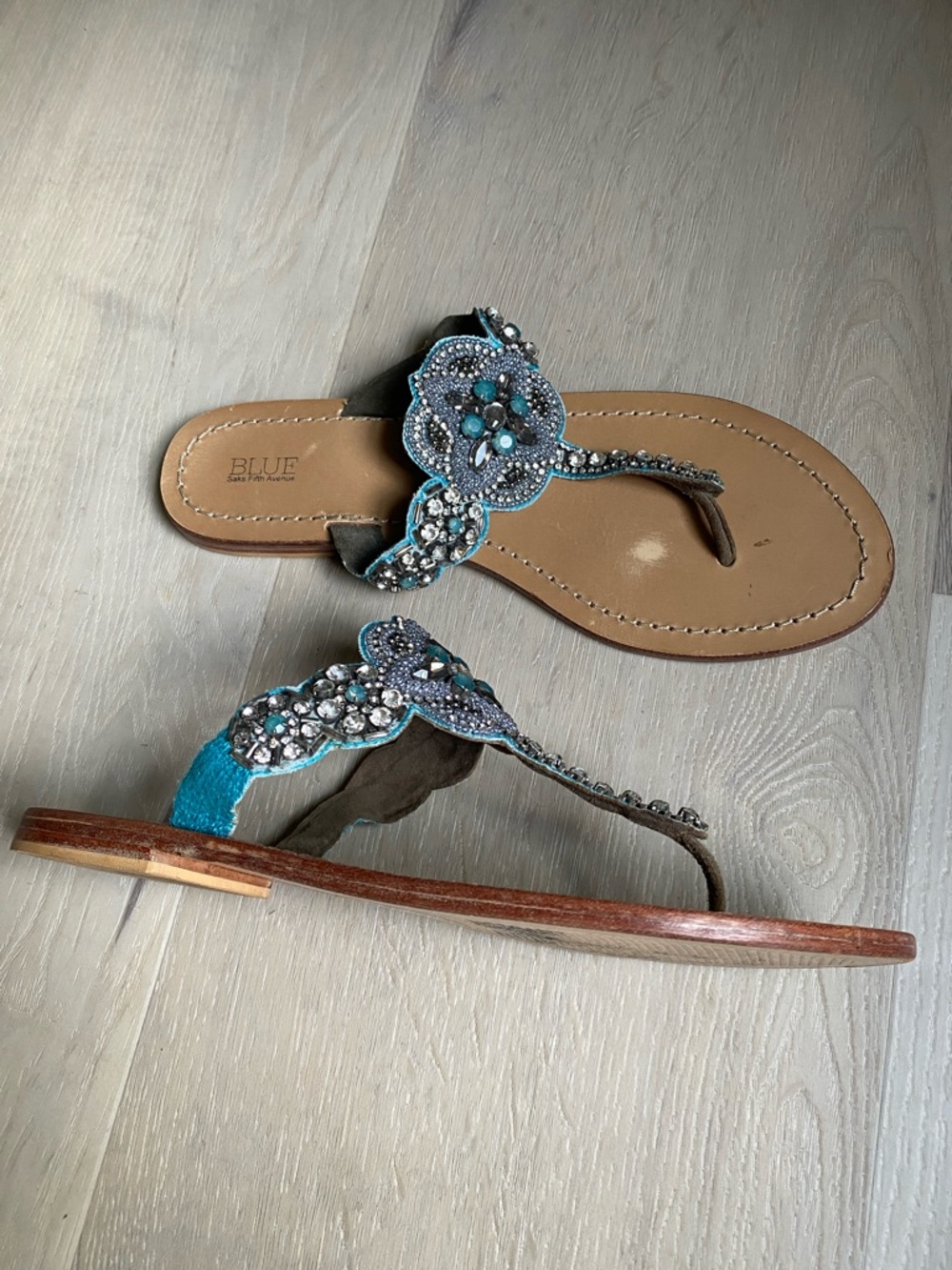 Blue by Saks Fifth Avenue Turquoise Beaded Rhinestone Bling Leather Sandals -9 - Picture 5 of 8